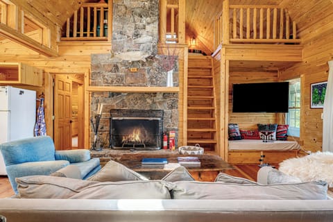 Welcome to Rising Sun Retreat! Cozy living space with a wood-burning fire place | Main Level