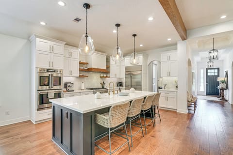 Kitchen | Open Floor Plan | Central Heating & A/C