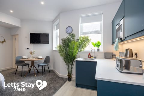 Cosy Evenings with TV, Wi‑Fi and Dining