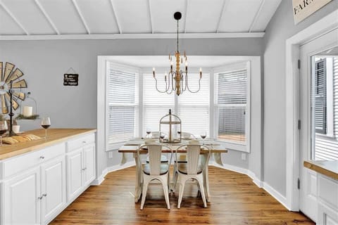 Guest Home Dining Area