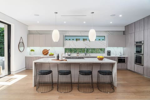 FULLY EQUIPPED KITCHEN, ICE MAKER, MICROWAVE, STOVE, PRIVATE CHEF