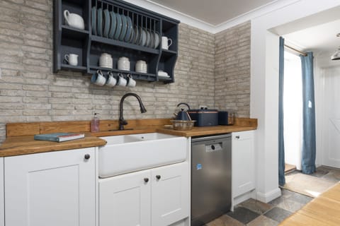 Belfast sink with ample crockery for guests