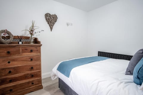 Wiston Street - 2 Bedroom Holiday Home - Pembroke (25153)