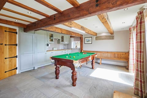 Edge Farm, Lofthouse - Host & Stay