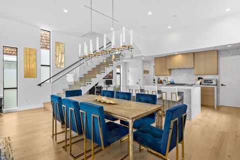 Dining area / kitchen