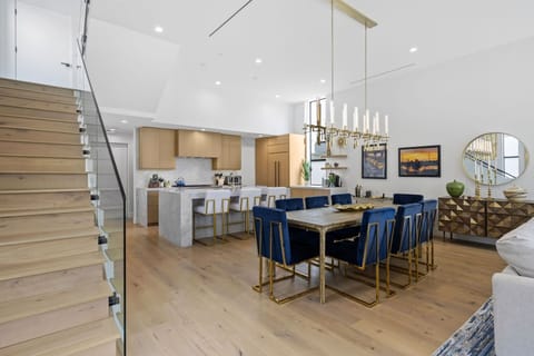 Dining area / kitchen