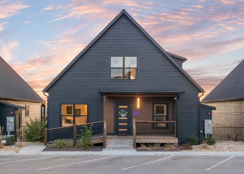 Welcome to Pineapple Pointe!​