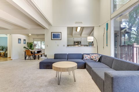 Living Room | 1st Floor | Free WiFi