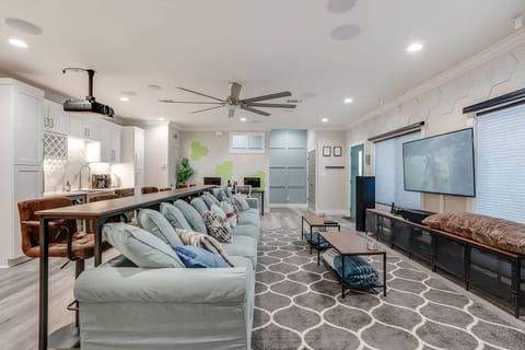 Luminous and spacious living room