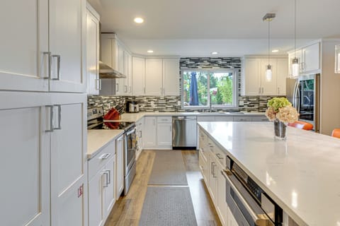 Kitchen | Dishware/Flatware