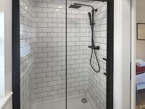 Bathroom | Clouds Hill Lodge, Newton Abbot