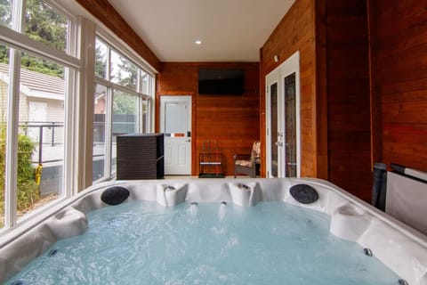 Indoor spa tub