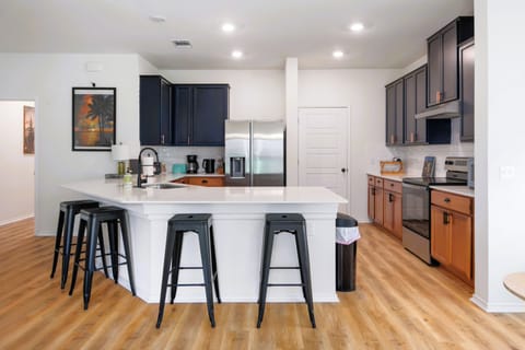 Fully equipped with modern appliances, this kitchen is perfect for preparing meals after a visit to the nearby farmers’ markets or a quick bite before exploring the attractions around Manor, TX.