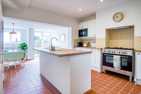 Woodville Road - 2 Bedroom House - Mumbles (8277)