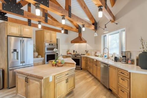 Fully-equipped kitchen with a large kitchen island.