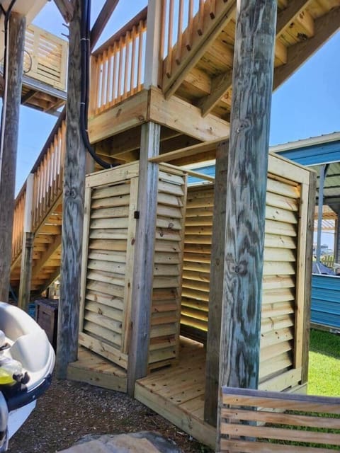 Downstairs sand shower