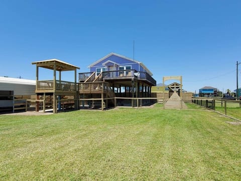 3/2 Sleeps 12, Large Yard, playground, Kids Club, covered deck