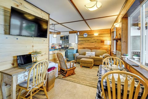 Laptop Workspace | Free WiFi