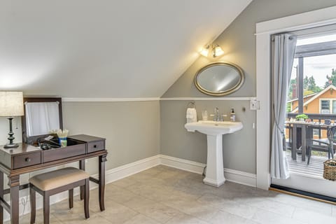 Vanity | Access to Balcony