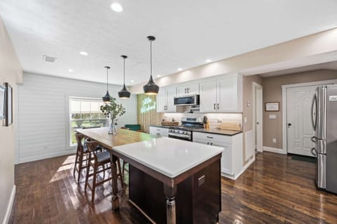 Kitchen: From morning coffee to evening cocktails, this kitchen makes every moment stylish.