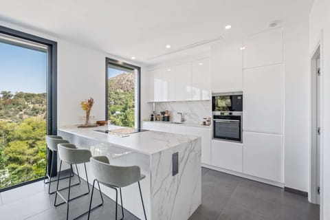 Kitchen | Dining area