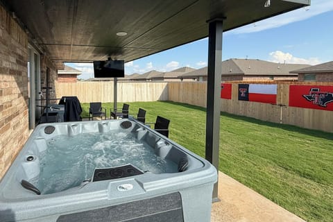 Lubbock Vacation Rental | 4BR | 3BA | 2,233 Sq Ft | Step-Free Access