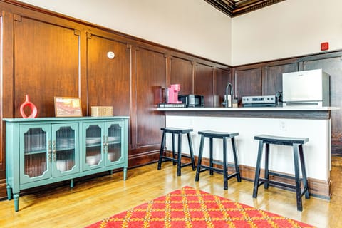 Dining Bar | Kitchen