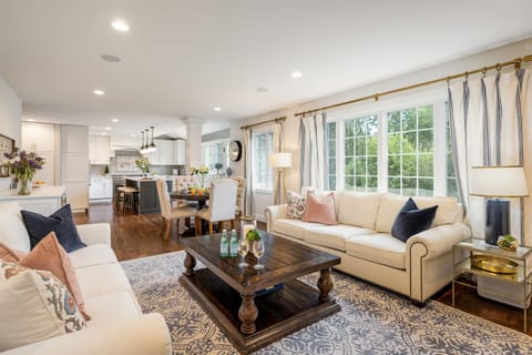 Breakfast and living area