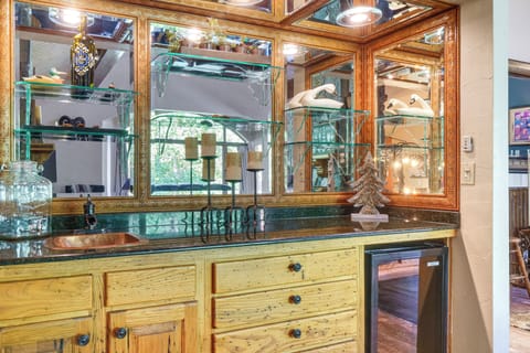 Wet Bar | Upper Level