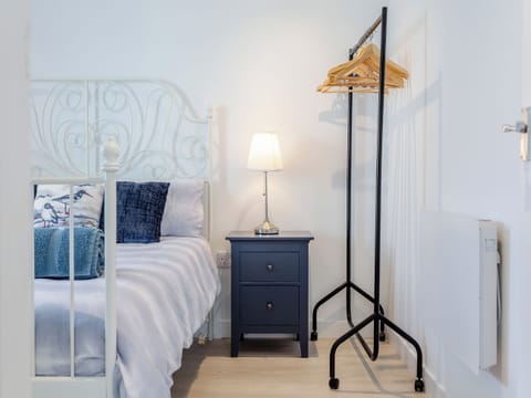 Double bedroom | Charlies Cottage, Inverness