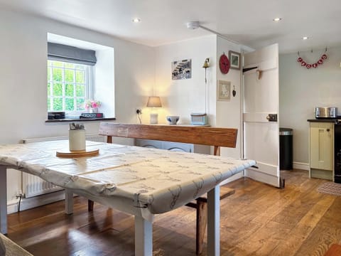 Kitchen/diner | Grafog Farm Cottage, Groeslon Nr Caernarfon