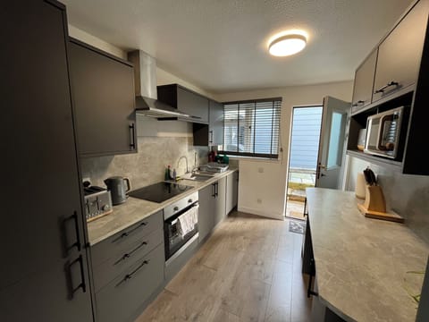 Full kitchen with washing machine and all utensils