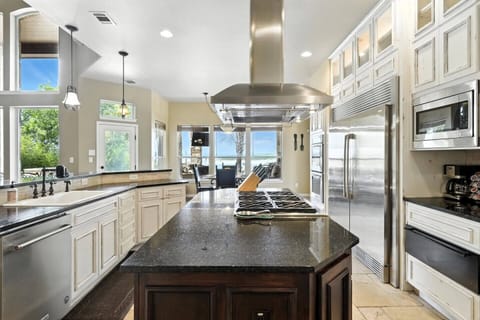 Kitchen Island - Gas Stove