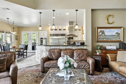 Open Concept Living room to Kitchen