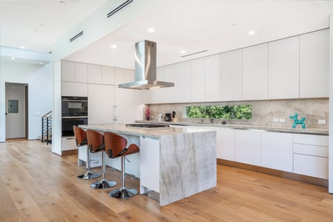 Villa Stella by LuxJB. Gated, new, triplex villa, designed for large families.