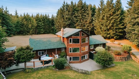 Welcome to Ridgeline Retreat, your private Pacific Northwest escape. Nestled on nearly 6 acres of forest, this boutique-designed home combines rustic charm with modern comforts, just minutes from Olympic National Park.