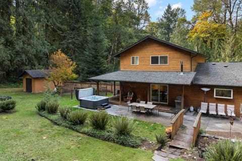 Welcome to Mountain Morning! Please enjoy this one of a kind Mt Hood paradise in the heart of Welches.
