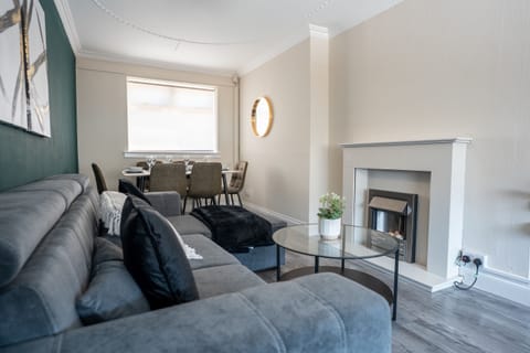 Living Room / Lounge