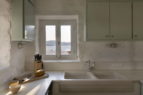 A sea view for anyone at the sink.