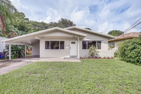 Property Exterior | Driveway (2 Vehicles)