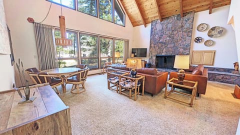 Goldfinch 3 - Main Floor, Living Area