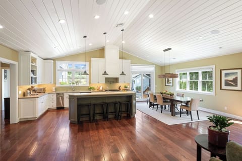 Main House: living area, kitchen and dining