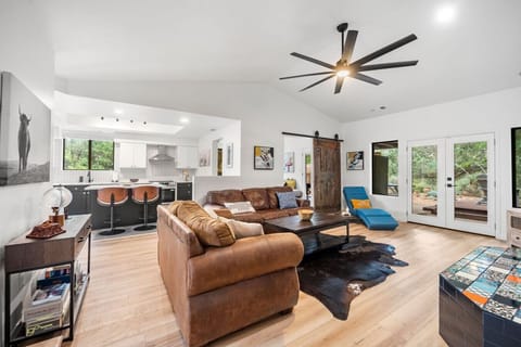 Bright and open space to enjoy the kitchen and living room