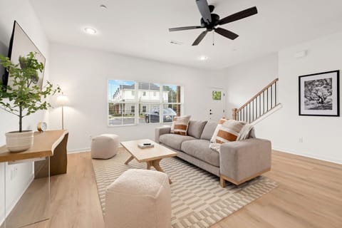 Live like a Fayetteville local at Home Base! With Baum Walker Field just 1 mile away, you can catch all the thrilling Razorback baseball action or adventure out a little further to explore the vibrant U of A campus and downtown Fayetteville scene.