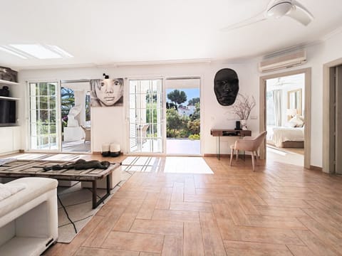 Lounge property management