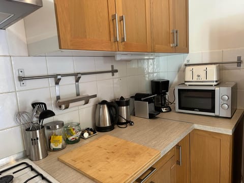 kitchen, microwave, toaster, kettle, coffee machine, oven, dishwasher, kitchenware