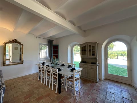 dining table, dining area, sideboard, mirror
