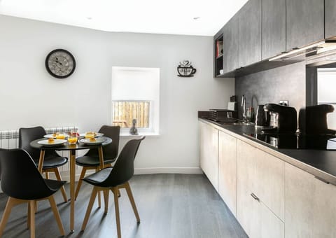 Ettrick Apartment Kitchen