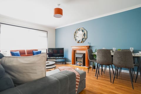 Living Room / Lounge