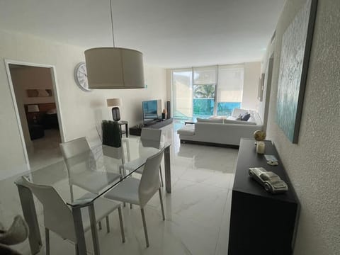 Relax by the Sea – Spacious Apartment with Beautiful Views (7946)
